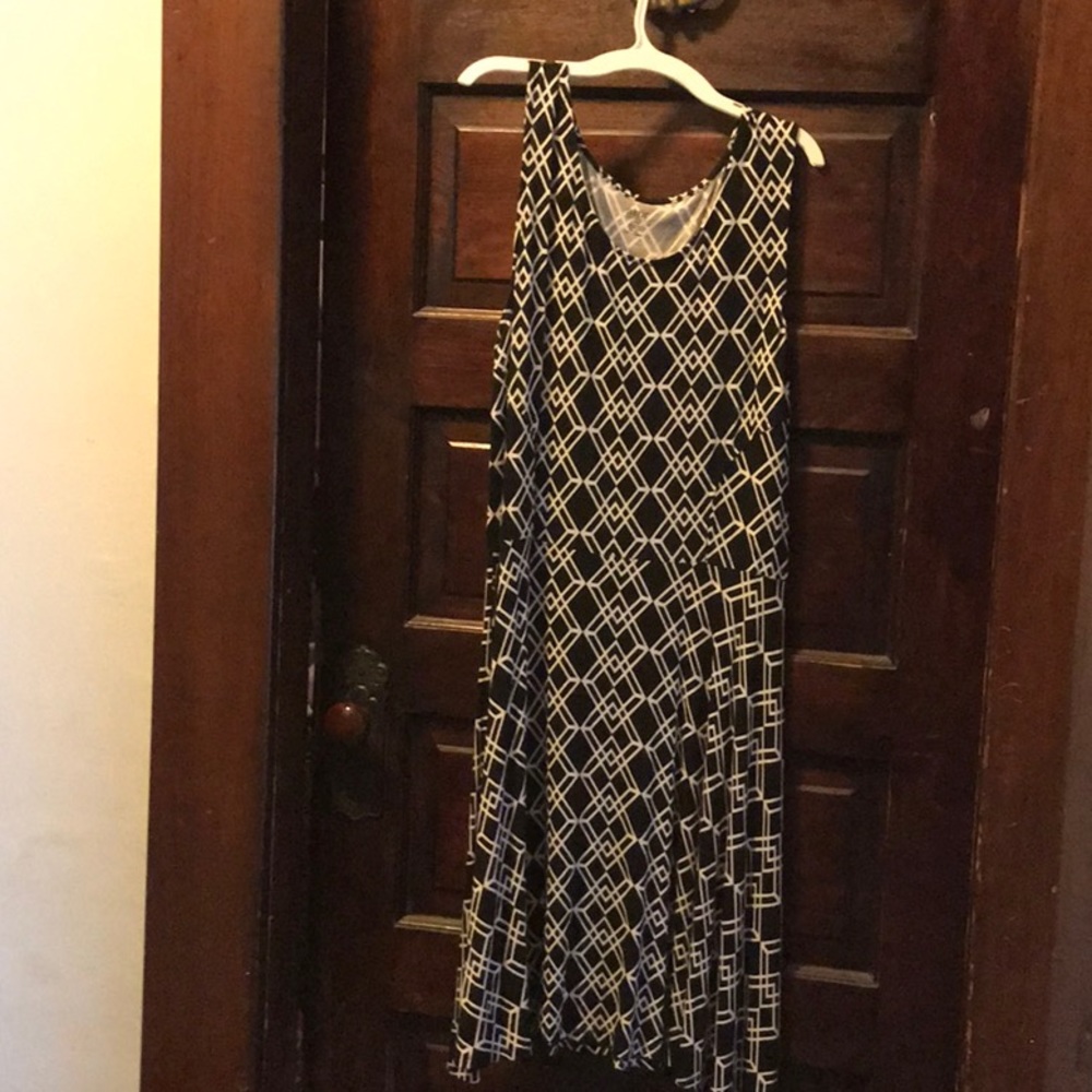 Black and White Sleeveless Dress
